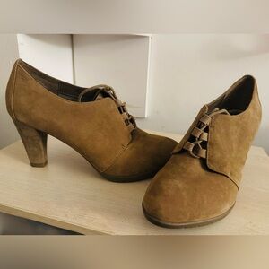 Anne Klein Tan iflex Suede Booties